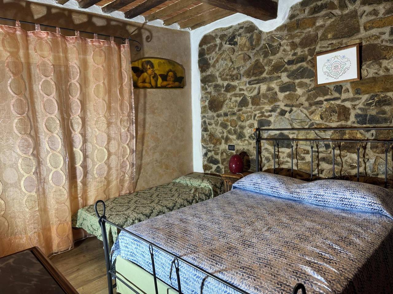 Country House 'La Casa Del Pino' with Mountain View, Private Garden and Wi-Fi in Massa Marittima, Grosseto Province