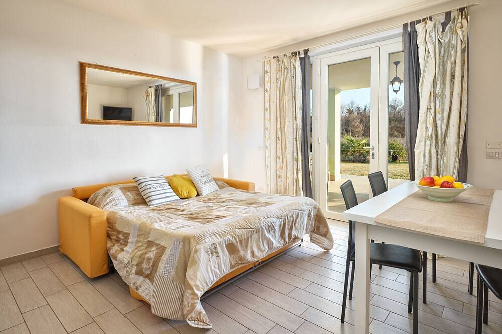 Appartamento intero, Residenza Pastrengo - app. Girasole con piscina e terrazza in Pastrengo, Prealpi Gardesane