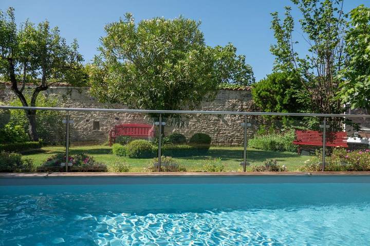 Maison d’hôte pour 4 personnes, avec terrasse ainsi que jardin et piscine à Saint-Martin-de-Ré