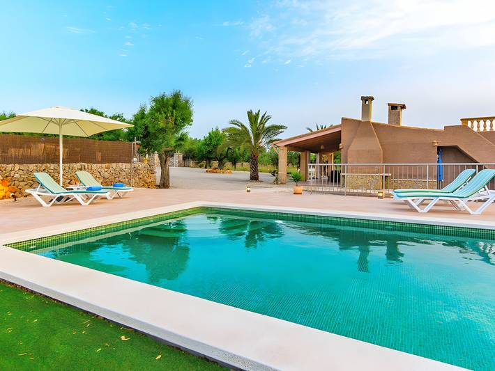 Gîte pour 4 personnes, avec Balcon et Terrasse ainsi que Jardin et Piscine à Majorque