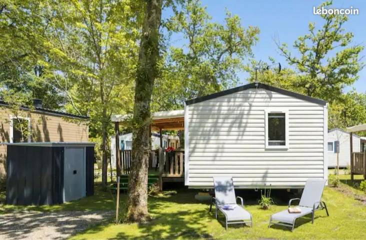 Camping pour 6 personnes, avec terrasse ainsi que piscine et jacuzzi, animaux acceptés