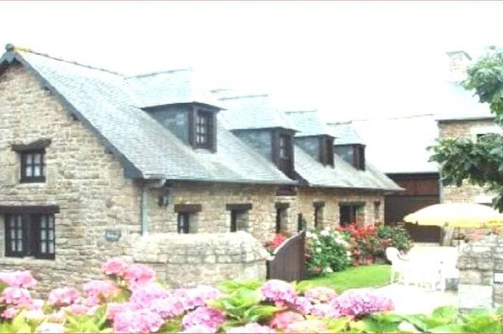 Location de vacances pour 4 personnes, avec jardin et terrasse, animaux acceptés à Pléhédel