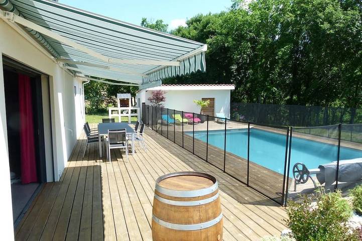 Location de vacances pour 9 personnes, avec jardin à Sérignac