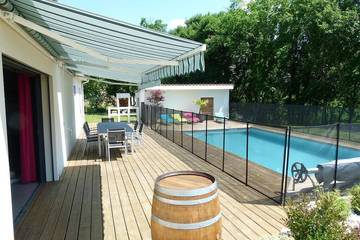 Gîte pour 9 personnes, avec jardin à Sérignac