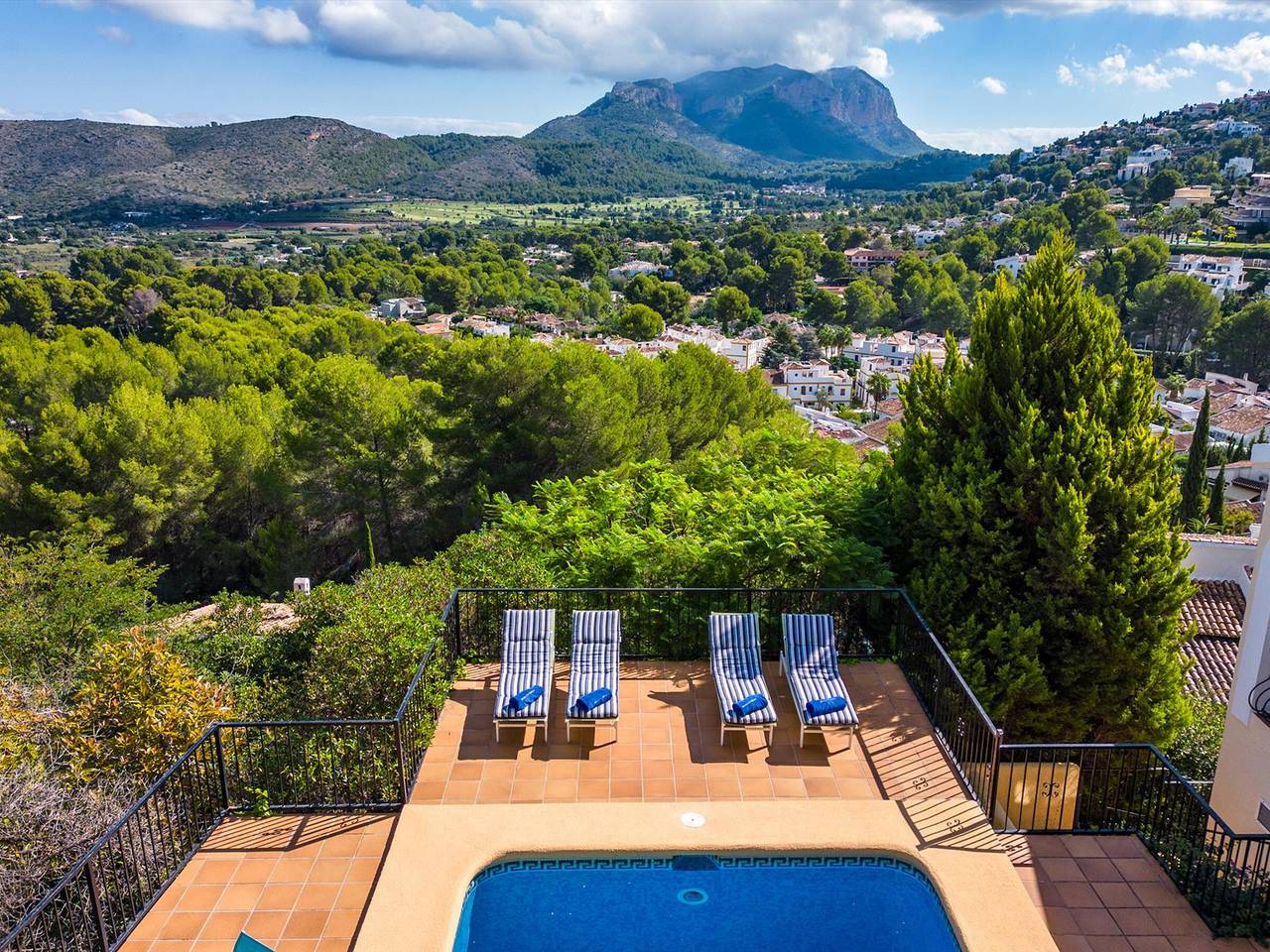 Hermosa casa en Denia con piscina privada, Wi-Fi, aire acondicionado y estacionamiento in La Sella, Pedreguer