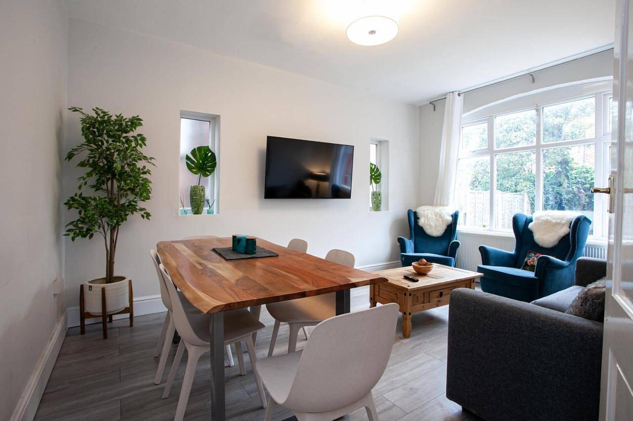 The Safari House - Your Ultimate Relaxation Destination in Manchester, Greater Manchester