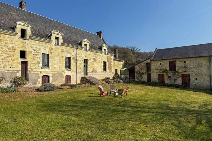 Gîte pour 5 personnes, avec jardin à Lerné