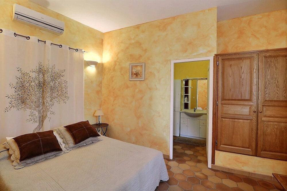 4 Wohnungen im achtzehnten Mas mit Pool, 16 Personen, 5 Mn von Uzès in Montaren-et-Saint-Médiers, Nimes und Umgebung