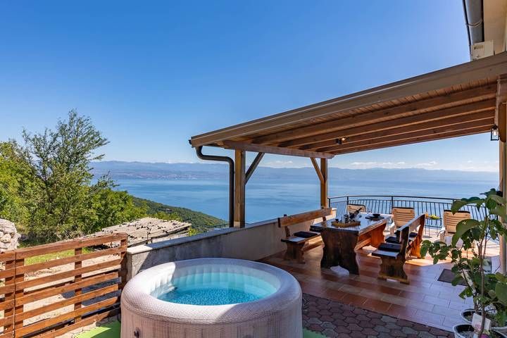 Ferienwohnung für 4 Personen, mit Meerblick und Terrasse in Moscenicka Draga