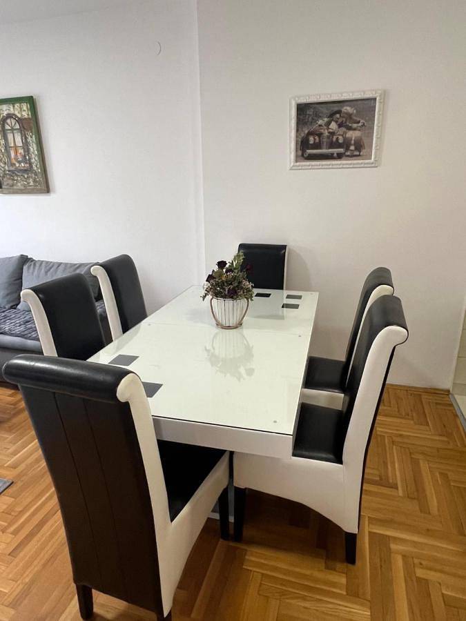 Gîte pour 4 personnes, avec terrasse et vue à Novi Sad