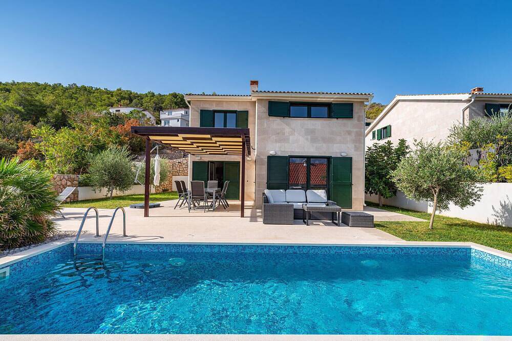 Awesome home in Vinjerac in Posedarje, Zadar
