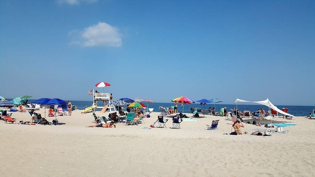 Ganze Wohnung, Ocean Block, 500 Fuß zum Strand - Large, Sunny, 2Br / 1Ba 2nd Fl Apt. in Toms River, Ocean County