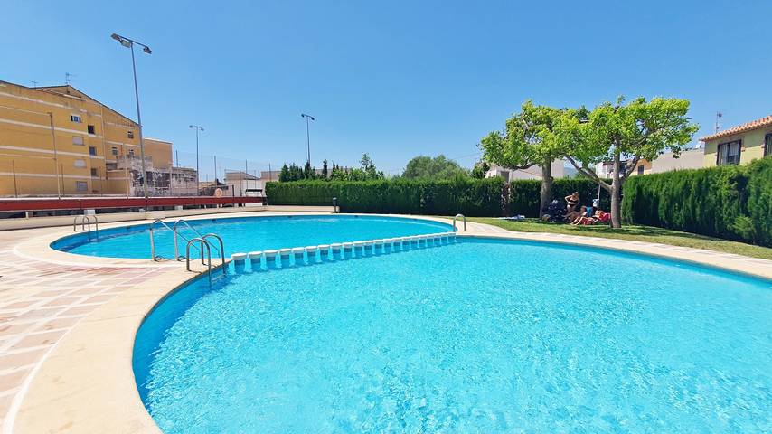 Apartamento para 5 personas, con piscina para niños además de balcón y jardín, Familias con niños en Gandía