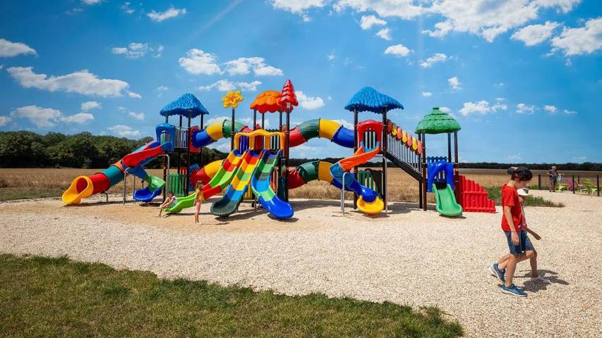 Station pour 5 personnes, avec piscine et terrasse à Seillac - 2