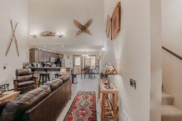 Lake House for 4 Guests in Cascade Range, North Cascades National Park, Picture 2