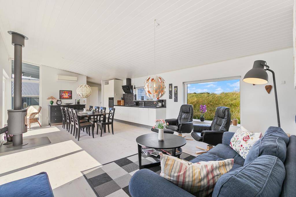 Geschmackvolles Sommerhaus mit Sauna und Spa in Henne Strand in Henne, Varde