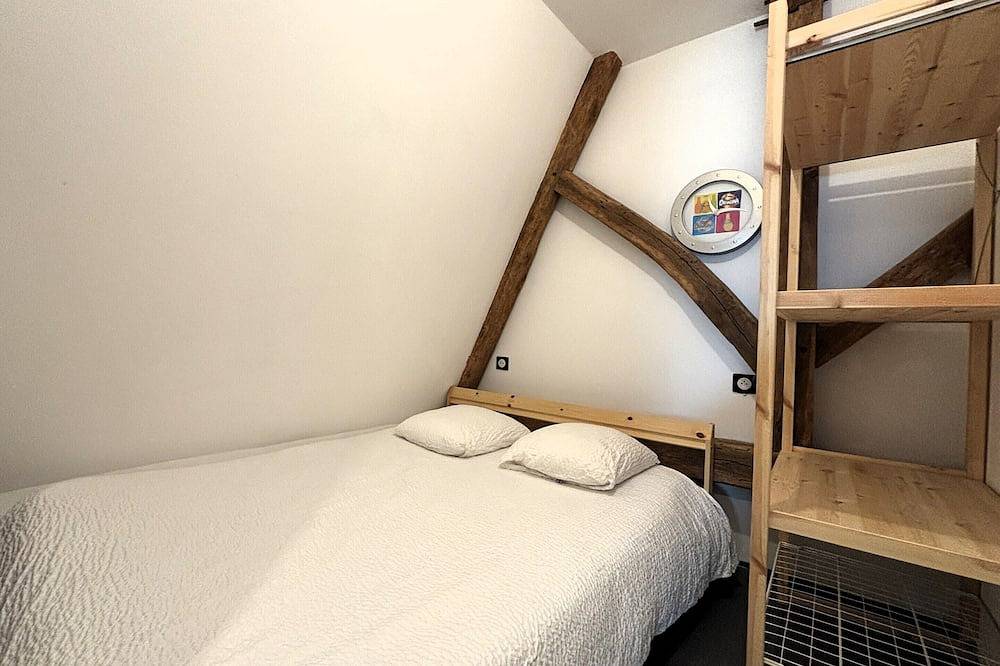 Entire apartment, Loft in the Heart of Palais Jacques Cœur in Bourges, Bourges region