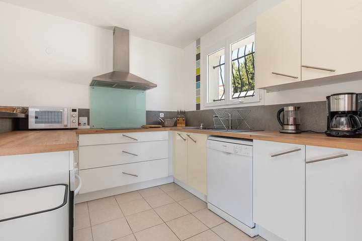 Location de vacances pour 6 personnes, avec piscine ainsi que jardin et terrasse à Vendres - 3