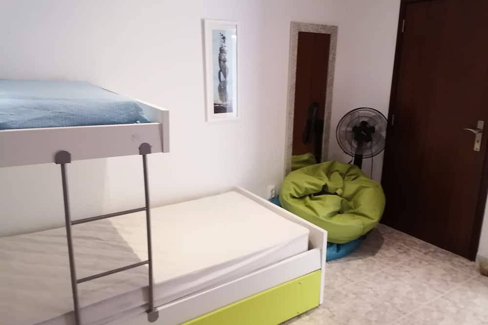 Villa mit privatem Pool, nahe am Strand, Restaurants, Bars und Geschäften. Free Wifi in Luz, Faro Distrikt