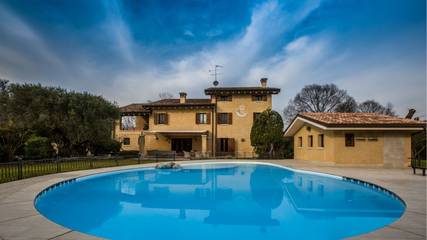 Agriturismo Con Piscina per 26 Persone in Ponti sul Mincio, Provincia di Mantova, Foto 1