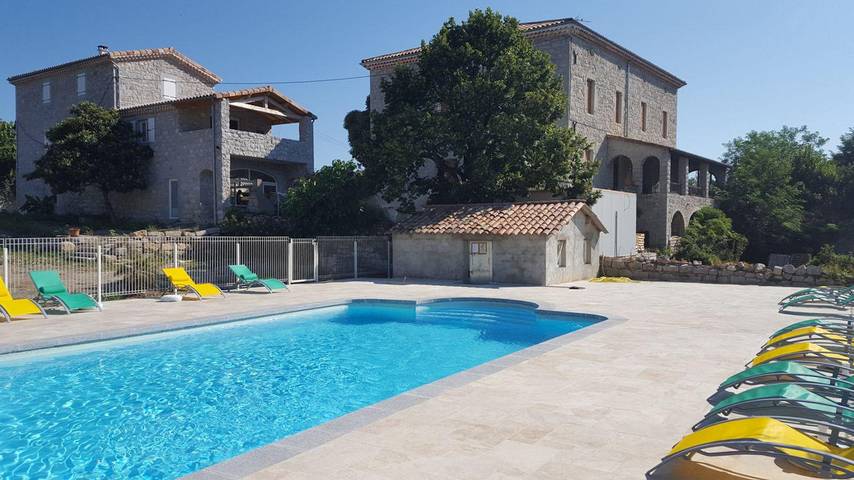 Chambre d’hôte pour 2 personnes, avec jardin et sauna ainsi que jacuzzi et piscine
