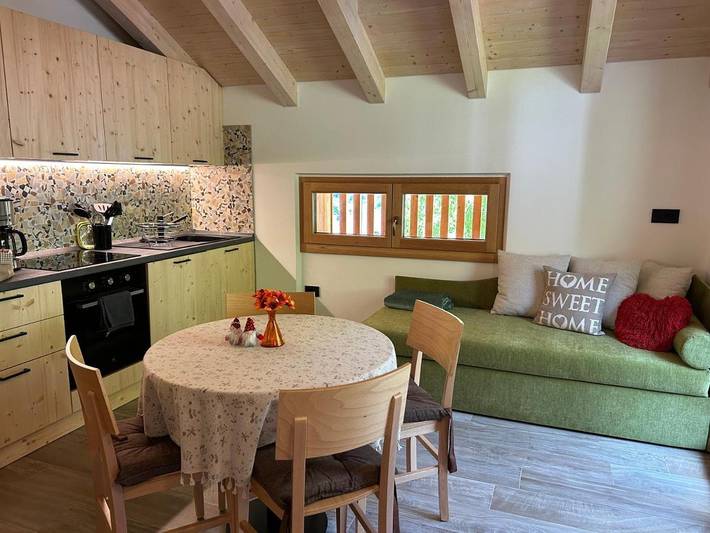 Ferienwohnung für 2 Personen, mit Balkon und Terrasse in Mezzolago