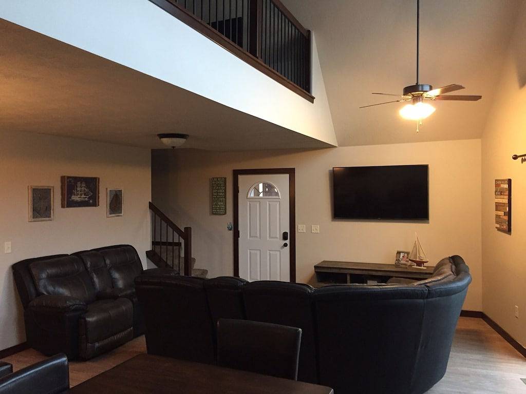 Nagelneue Okoboji Ferienhütte mit großem Pool im Hinterhof !!! Brücken Bucht !! in Dickinson County