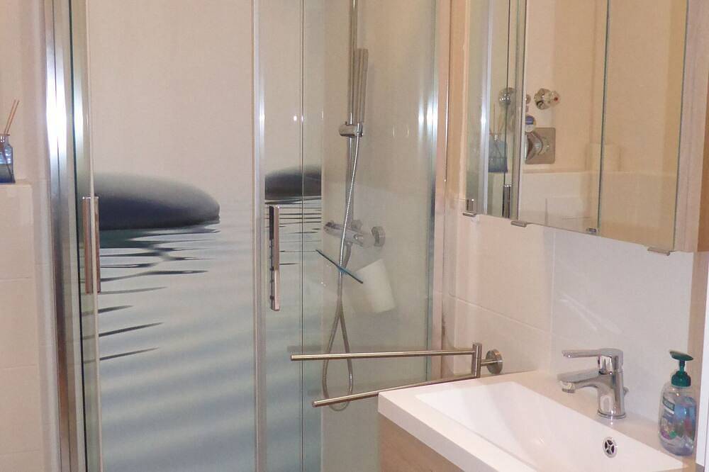 Apartamento entero, Neue Ferienwohnung zw. Bad Tölz und Tegernsee bis 4 Personen in Waakirchen, Región Alpina de Tegernsee y Schliersee