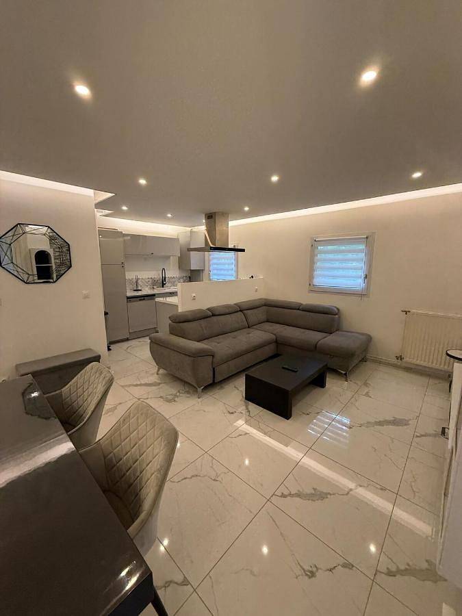 Appartement entier, One-Bedroom Apartment in Vauréal (Val-d'Oise), Val-d'Oise