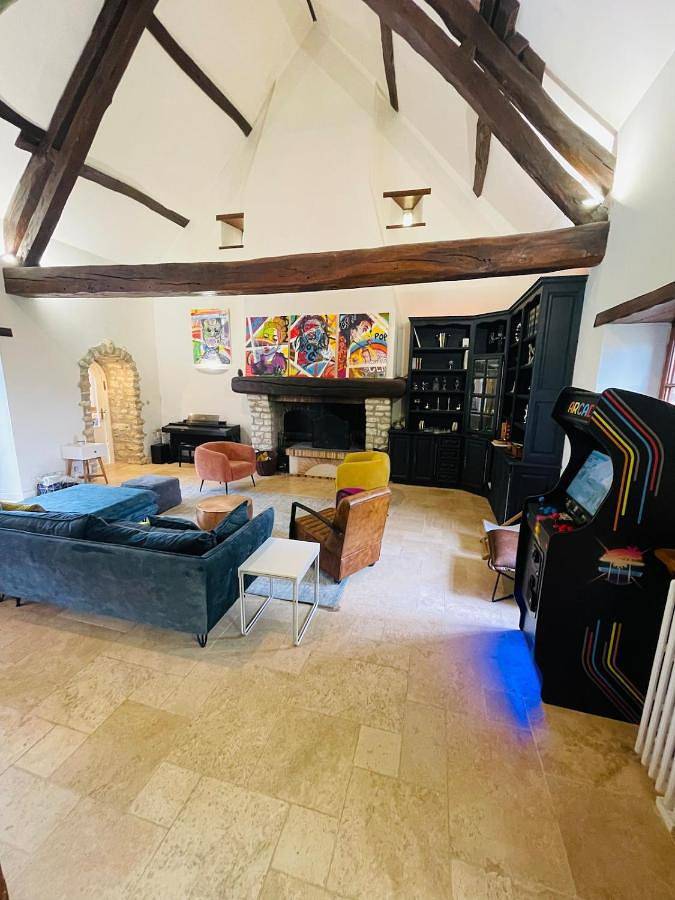 Location de vacances pour 12 personnes, avec Jacuzzi ainsi que Terrasse et Jardin à Les Essarts-lès-Sézanne