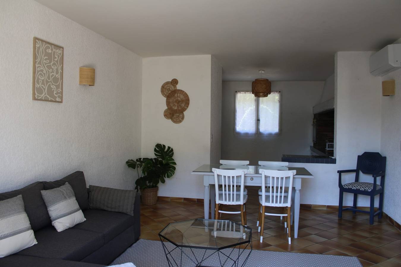 Entire apartment, Appart Limonella - Appart avec terrasse et clim in Fontvieille, Arles region