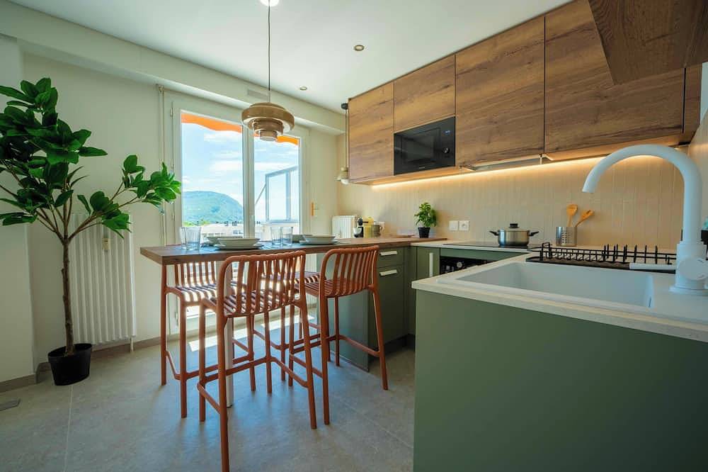 Apartamento entero, Top-floor apartment with a terrace in Annemasse, Región de Saint-Julien-en-Genevois