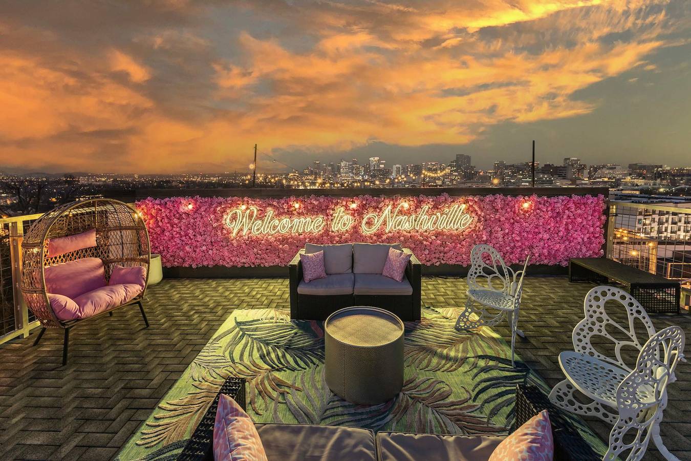 Dolly s Big House - 18 Beds Skydeck Views in Nashville, Tennessee