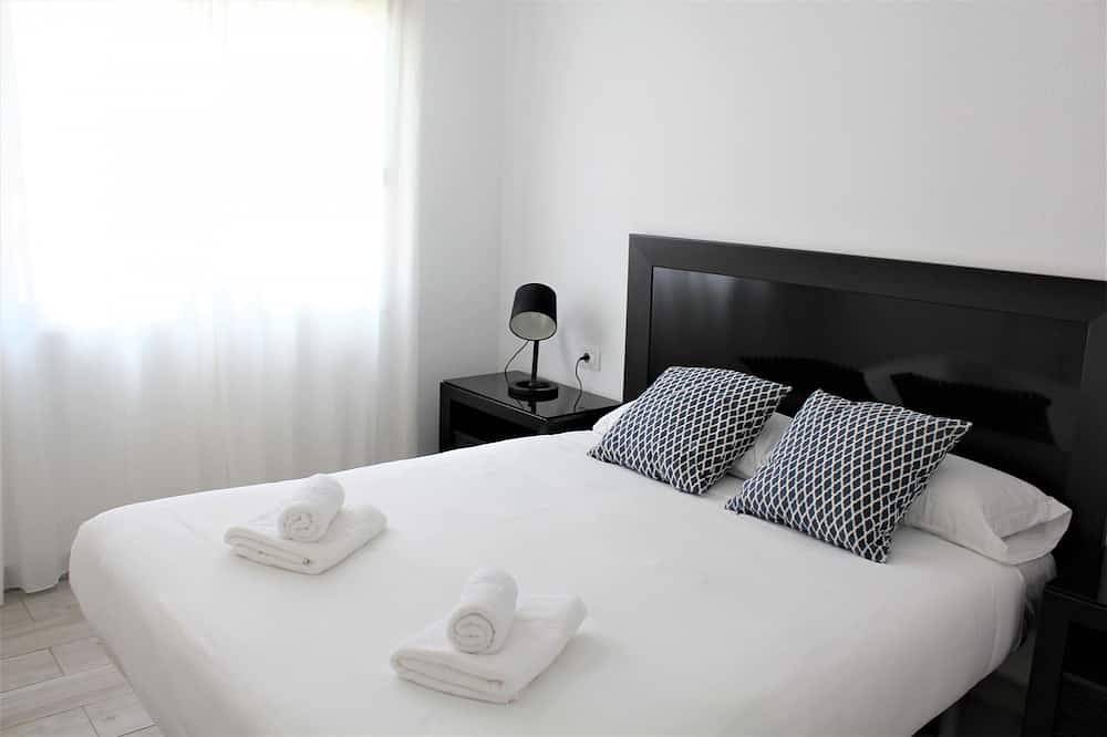 Entire apartment, Great location, 2 bd and terrace in Las Americas in Playa Puerto Colón, Adeje