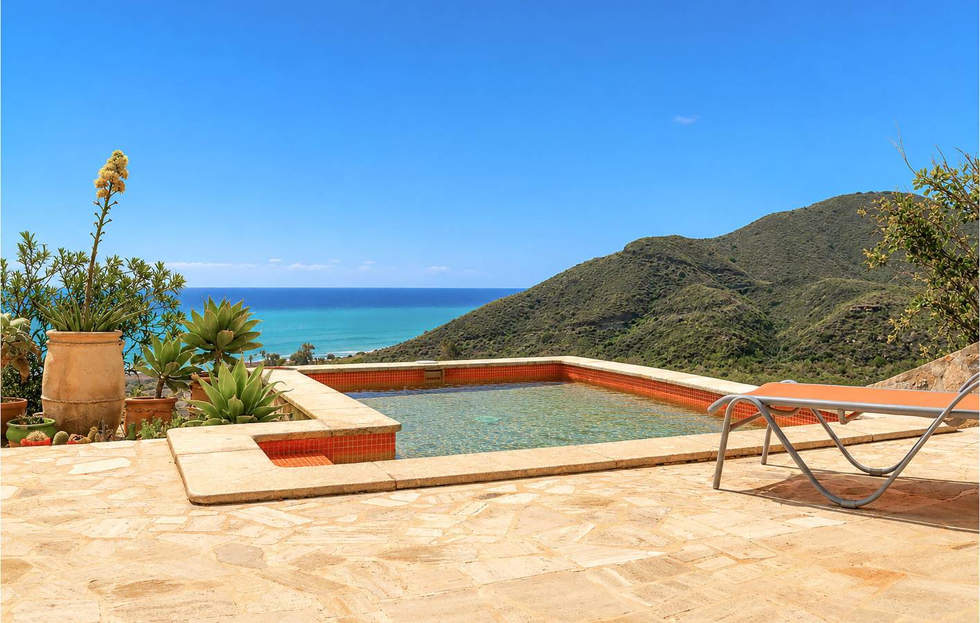 Acogedor apartamento con vistas al mar, piscina, wifi y aparcamiento cerca de Playa Venta del Bancal in Mojácar, Cordillera Penibética