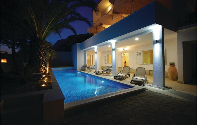 Gîte pour 6 personnes, avec terrasse et piscine à Makarska - 3