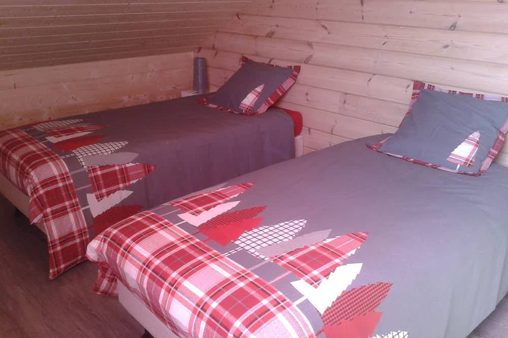 Chalet chaleureux 3 chambres en bord de rivière in Sirod, Jura Francais