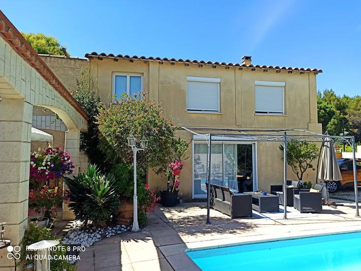 Gîte pour 5 personnes, avec terrasse ainsi que jardin et piscine à Gallargues-le-Montueux