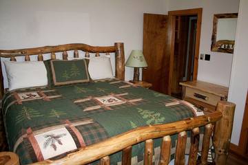 Log Cabin for 6 Guests in Estes Park, Larimer County, Picture 2