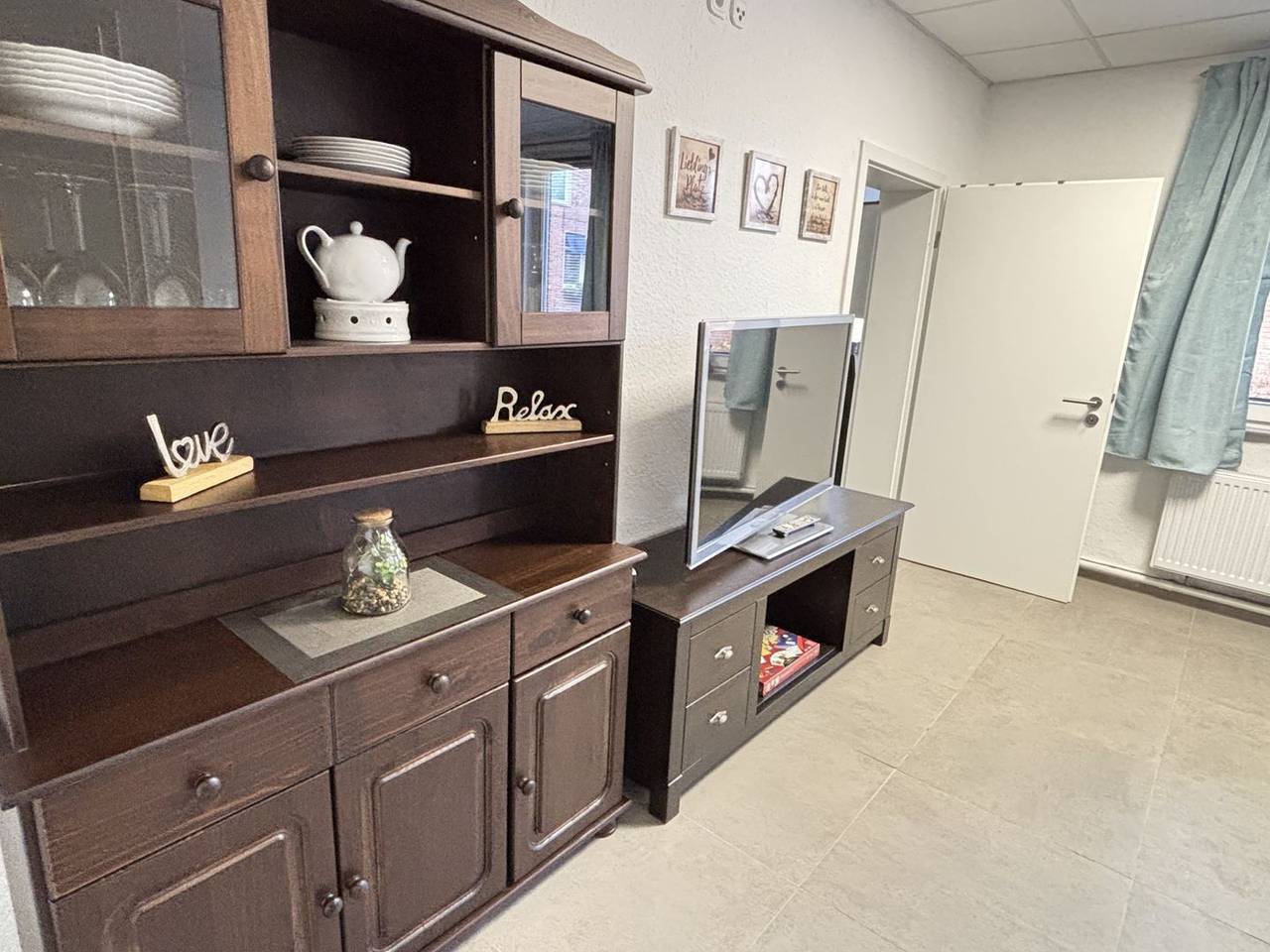 Ganze Wohnung, Komfortable Ferienwohnung Heidi in Wirdum mit Terrasse für bis zu 6 Personen in Wirdum, Nordseeküste