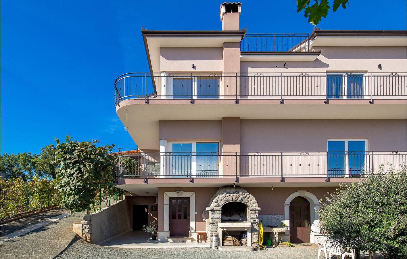 Apartamento vacacional entero, Acogedor apartamento de 140 m² con terraza y plaza de aparcamiento, a 2 km de la playa in Opatija Riviera