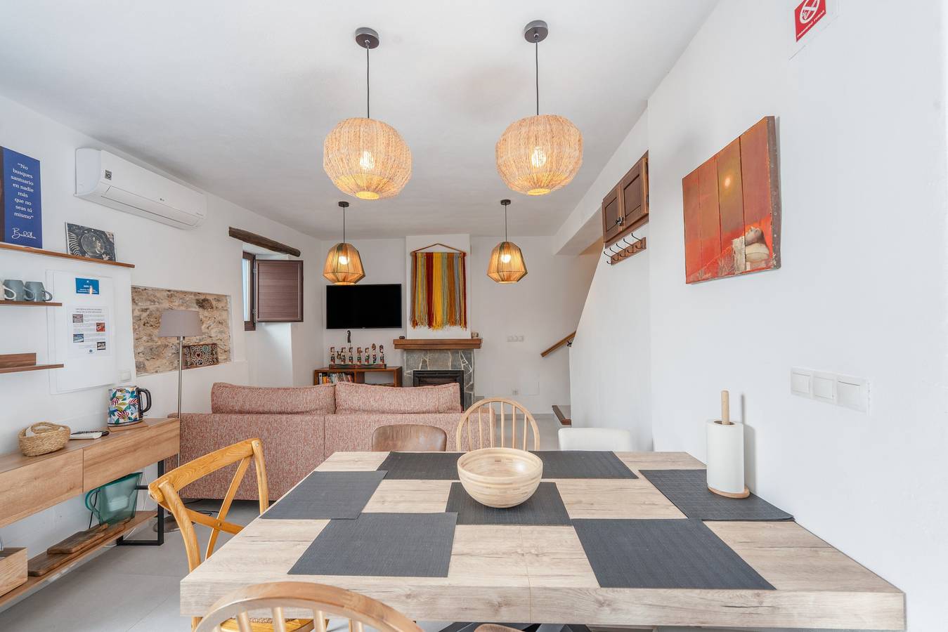 Rural House in Montejaque with Andalusian Patio, Fireplace and Multi-Purpose Room in Montejaque, Málaga Province