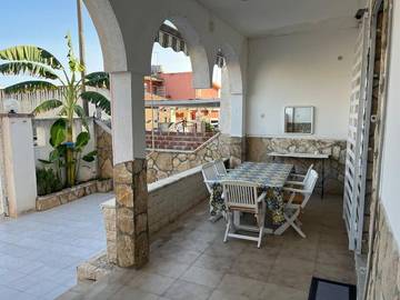 Gîte pour 4 personnes, avec terrasse et vue à Scoglitti