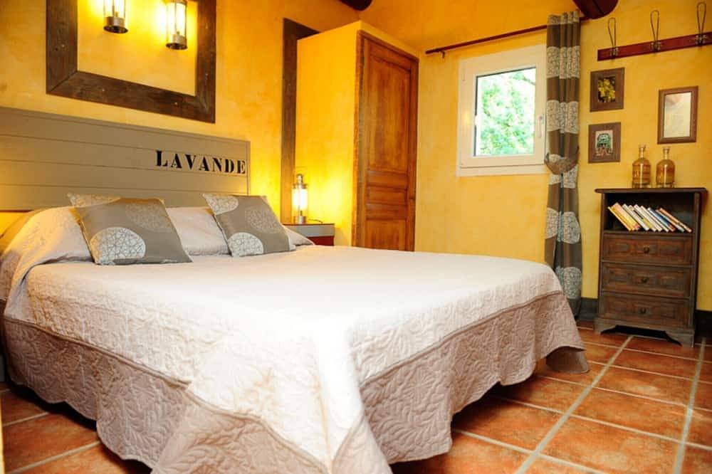 Gites de charme, Piscine chauffée privée  et solarium intérieur ,extérieur privé in Bédoin, Parc naturel régional du Mont-Ventoux