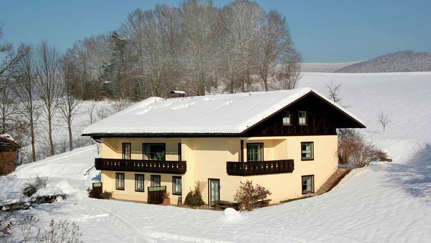 Ferienhaus für 2 Personen, mit Terrasse und Garten sowie Sauna in Drachselsried