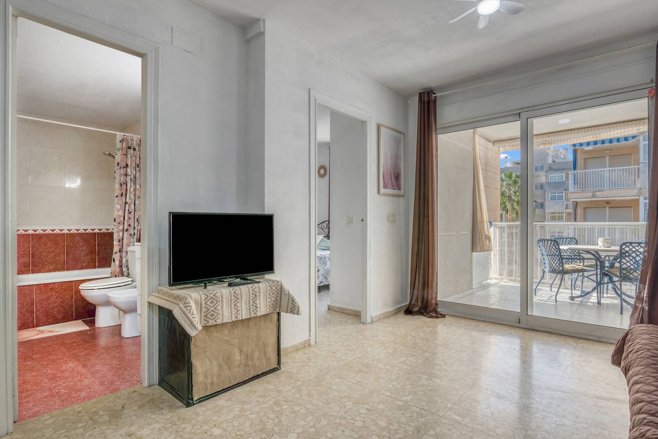 Apartamento entero, Apartamento 'En Playa De Daimús' con Piscina Compartida, Wi-Fi y Aire Acondicionado in Daimuz, Costa de Valencia