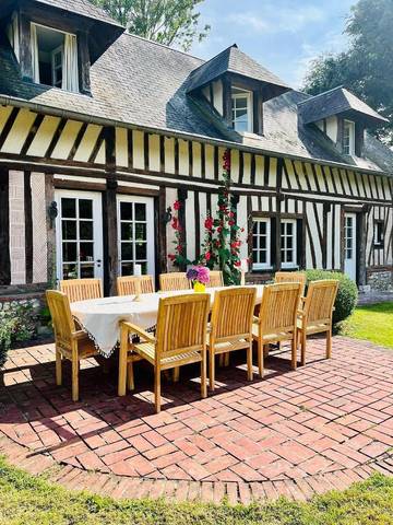 Gîte pour 10 personnes, avec jardin à Conteville