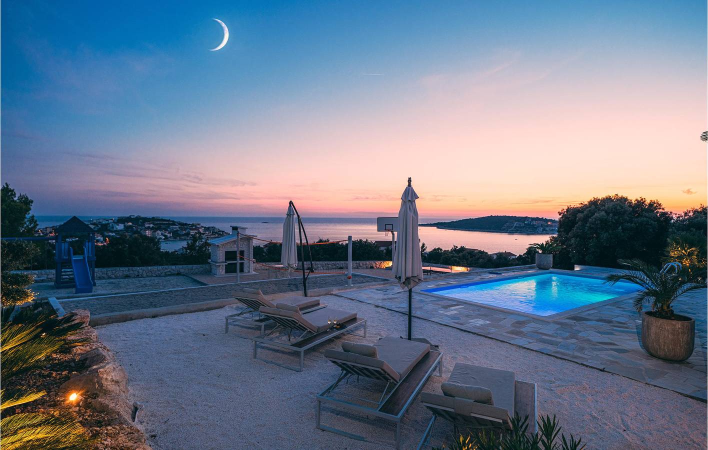 Gemütliche 2-Zimmer-Wohnung mit Pool, WLAN und Parkplatz in Strandnähe in Sevid, Split-Dalmatien