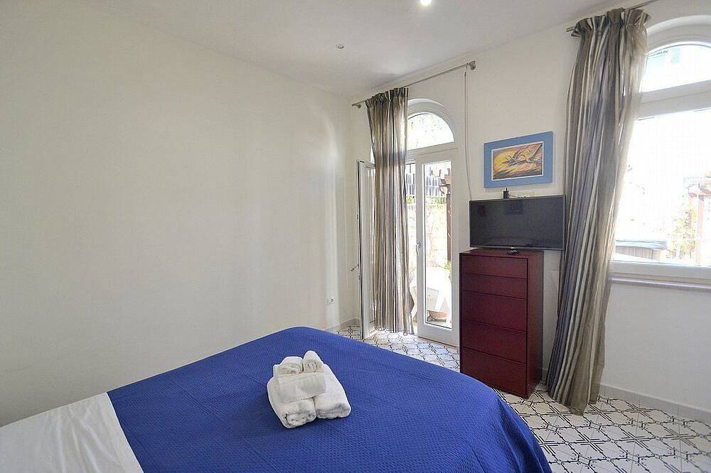 Villa Elicona A: A welcoming apartment situated in a central location, at a short distance from the Cathedral of Ravello, with Free Wi-Fi. in Ravello, Sorrento Coast
