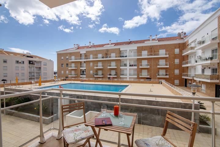 Appartement entier, Appartement 'Varandas Do Guadiana' avec piscine partagée, Wi-Fi et climatisation in Vila Real de Santo António, District de Faro